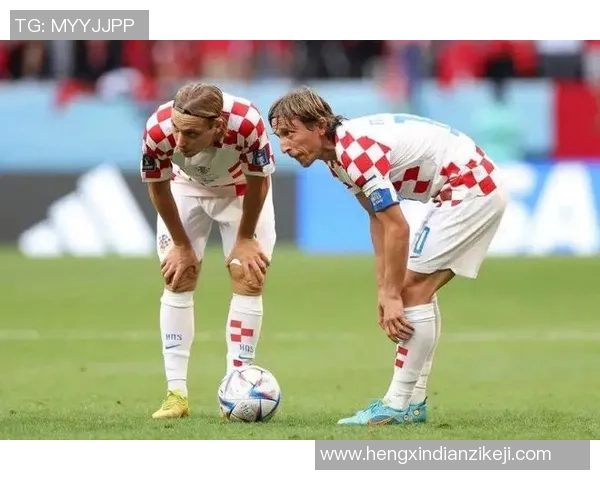 足球前腰图解析与战术应用探讨助你提升比赛观赏与理解能力 足球前腰图解析与战术应用探讨助你提升比赛观赏与理解能力