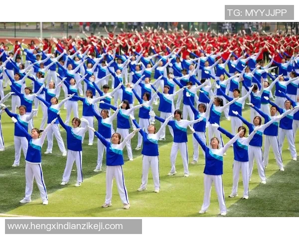 足球舞体操:融合激情与艺术的全新运动体验,点燃青春活力与团队精神 足球舞体操:融合激情与艺术的全新运动体验,点燃青春活力与团队精神